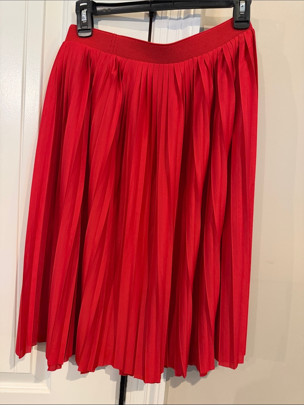 H&M Red Pleated A-Line Skirt - Picture 2 of 2